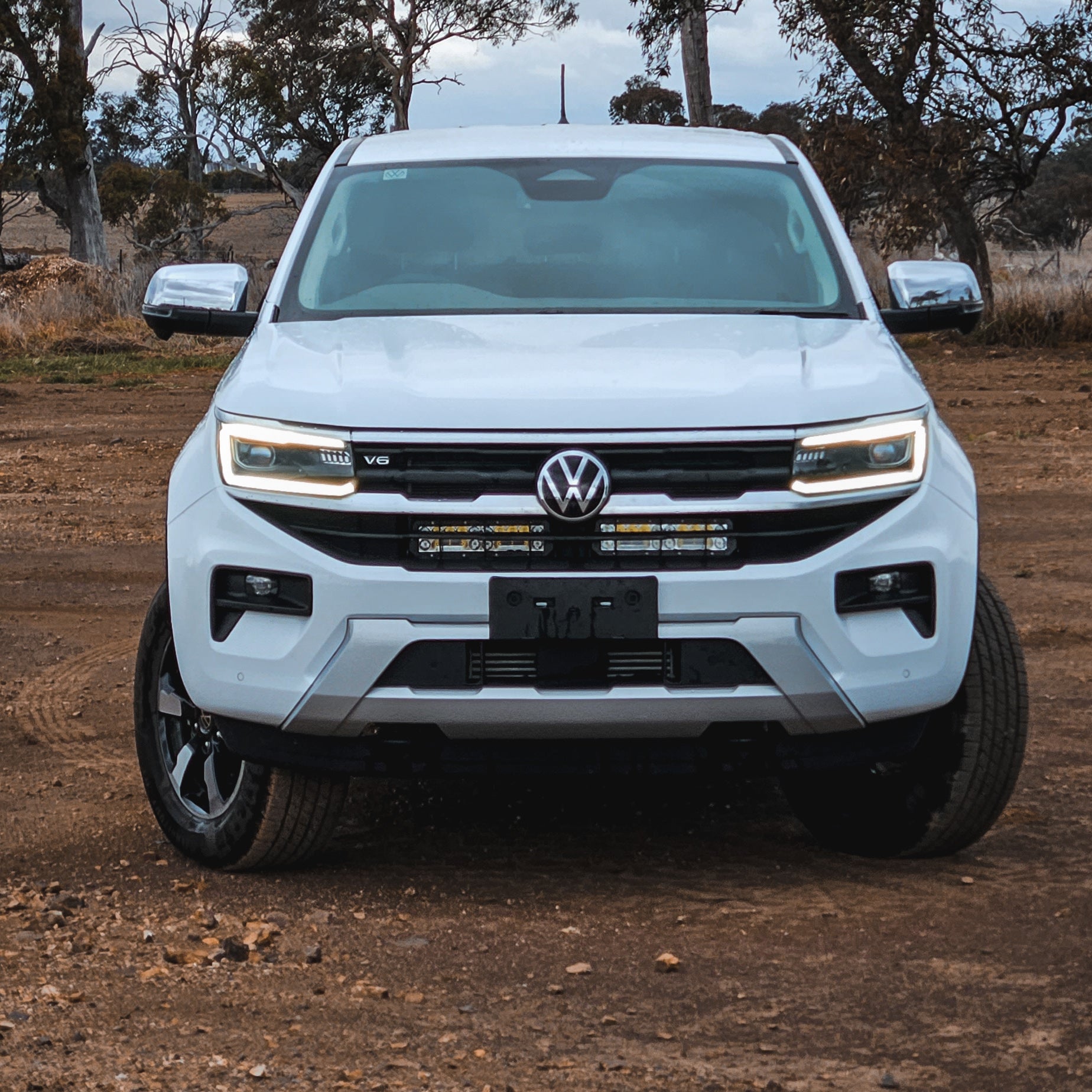 All-New VW Amarok Behind-Grille Light Bar