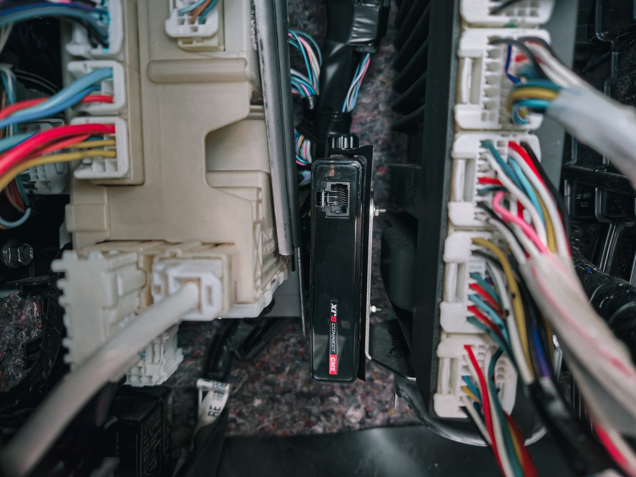 UHF Unit Mount Behind-Dash - Toyota Hilux 2015+