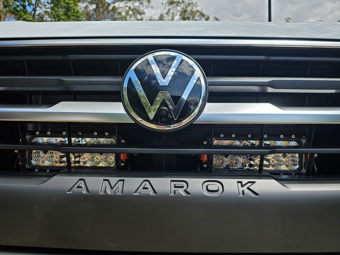 All-New VW Amarok Behind-Grille Light Bar