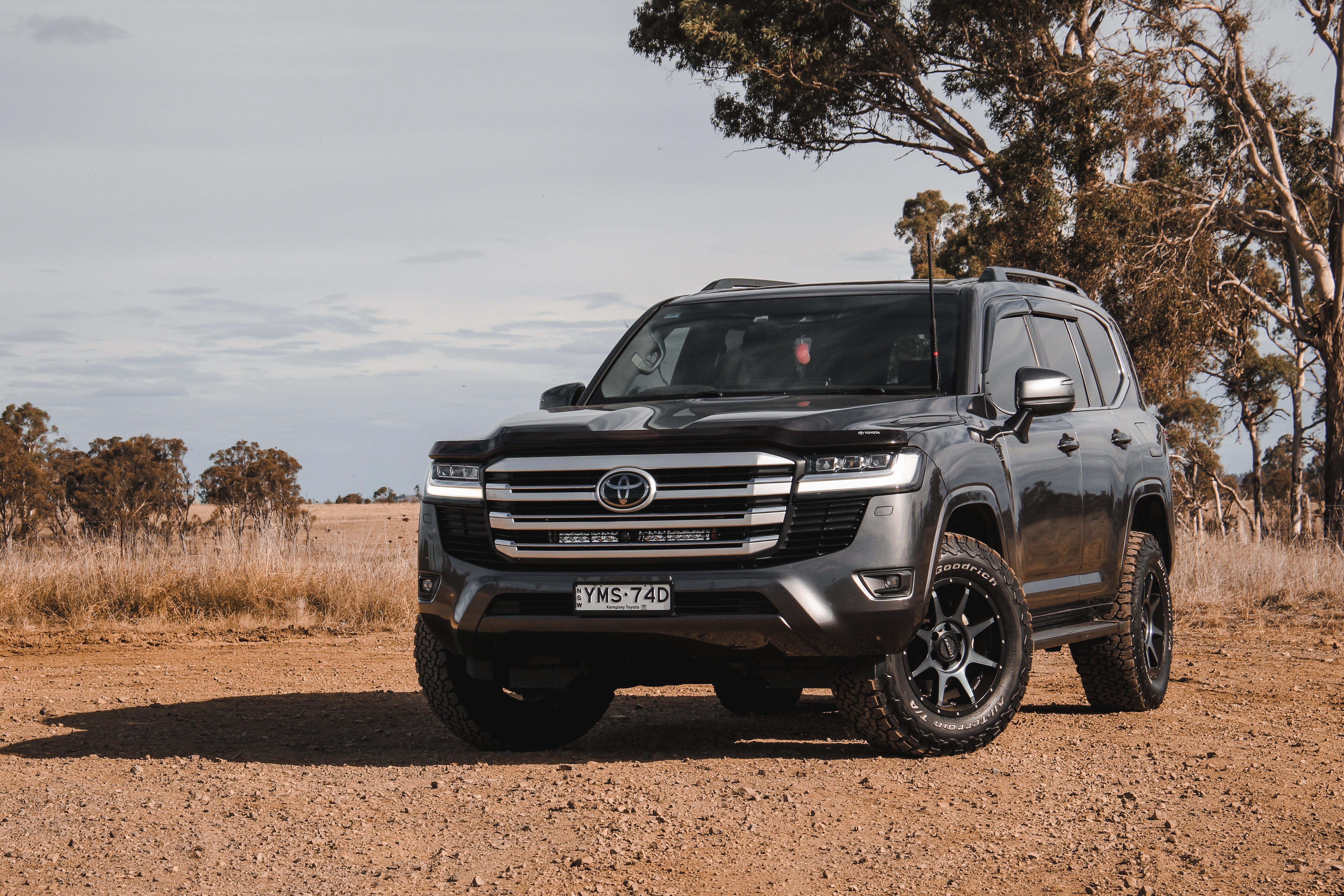 Bonnet Aerial Mount - LandCruiser 300 Series