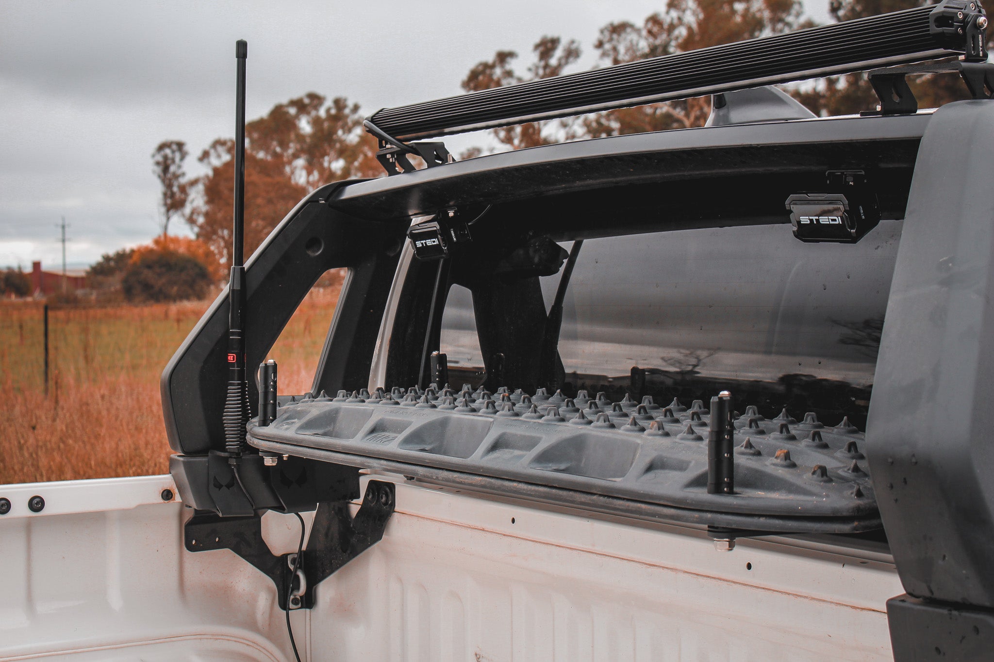Tub Aerial Mount - N90 Hilux SR5