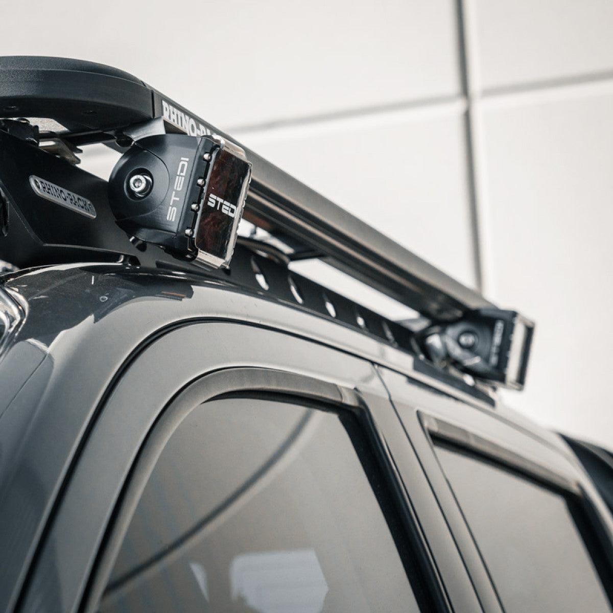 c-4-black-edition-led-light-cube-flood-l