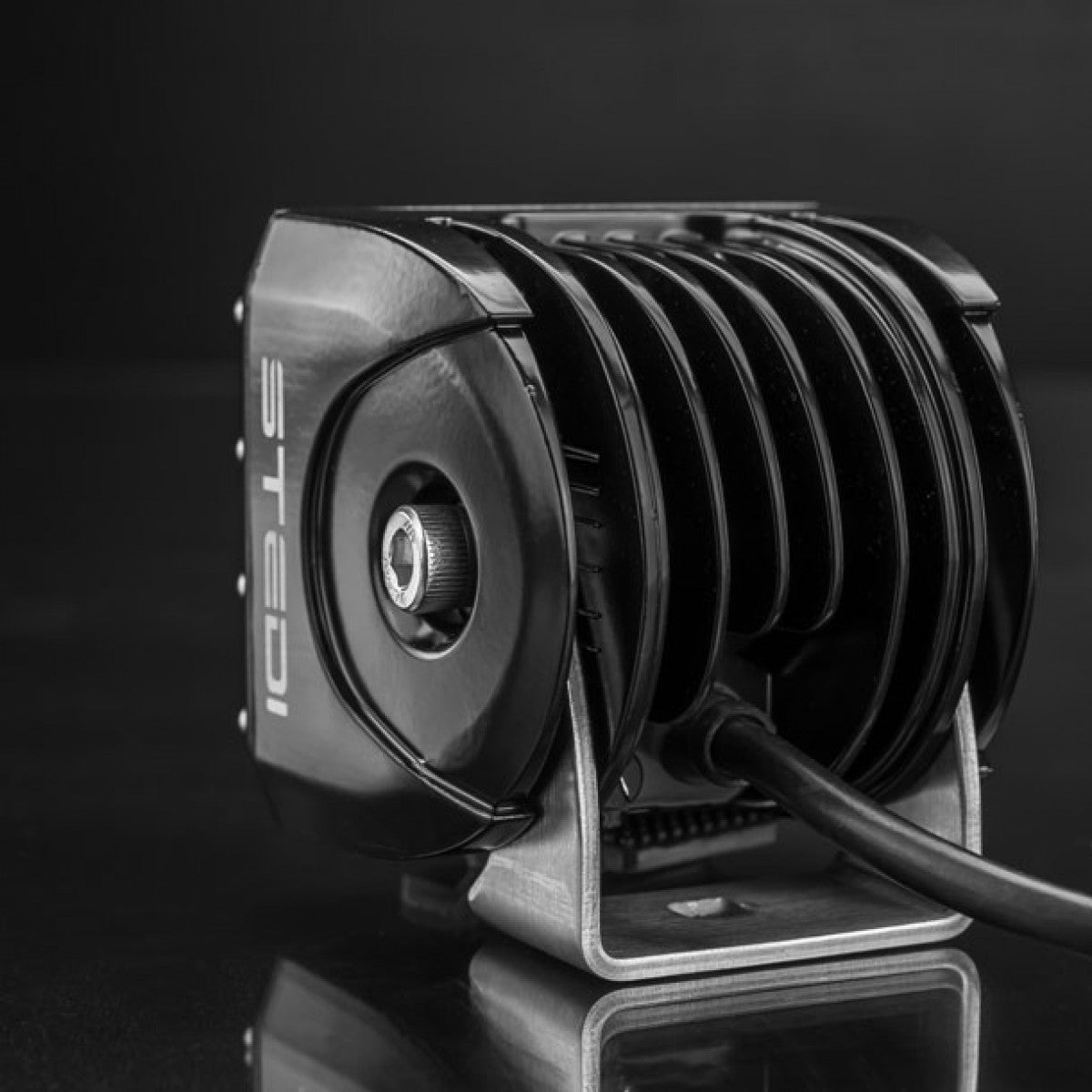 c-4-black-edition-led-light-cube-flood-l